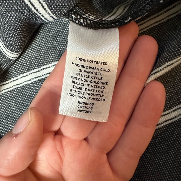 Sold Sz M sleeveless high neck blouse - Picture 3 of 5